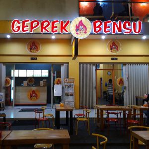 Suasana Outlet Geprek Bensu Surabaya